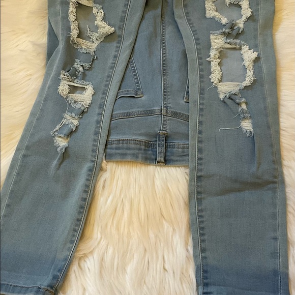 Indigo Rein Distressed Jeans - NWT - Size 11 - Picture 10 of 13